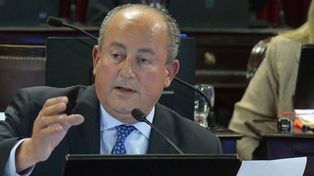 El senador Marino puso sus fueros a disposición y negó abusos