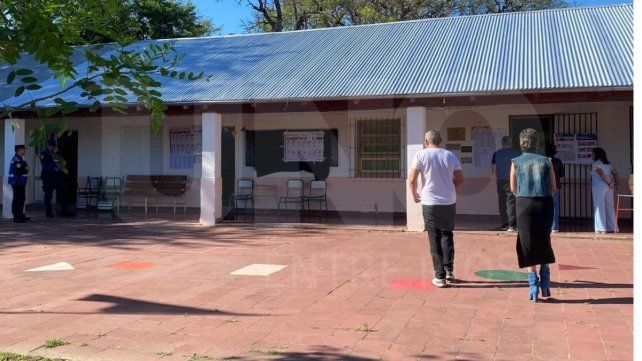 Escuela N° 16 El Tambor de Tacuarí. Elecciones 2025: Los ciudadanos votan en las escuelas entrerrianas Escuela N° 16 El Tambor de Tacuarí. Elecciones 2025: Los ciudadanos votan en las escuelas entrerrianas