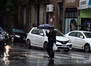 Jueves con lloviznas y frío en Santa Fe: cuándo mejora el tiempo y cuánto llovió