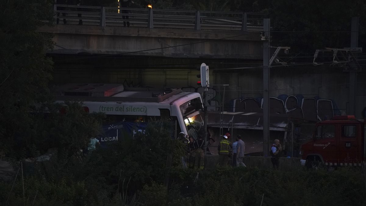 Un muerto y 85 heridos al chocar un tren de carga y otro de pasajeros ...