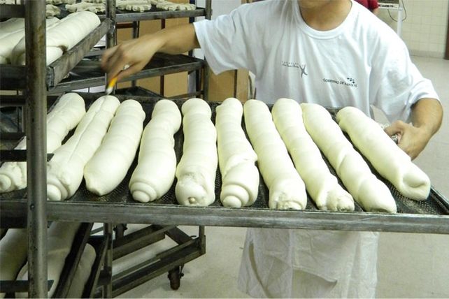 El Gobierno inaugura el Salón de Ventas de la Panadería Furman