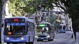 ¿Hay paro de colectivos este martes en Rosario? Córdoba y Santa Fe adhieren a la huelga de UTA, pero en la ciudad aún hay cautela.