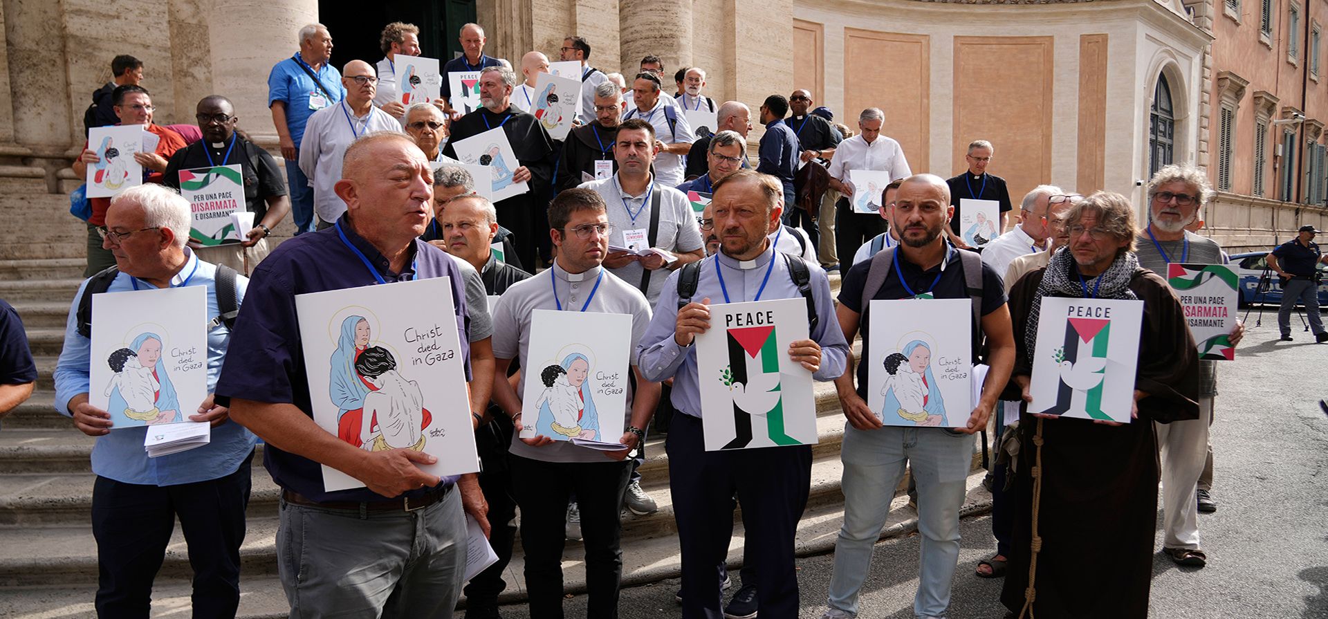 Sacerdotes participan en la manifestación Sacerdotes participan en la manifestación