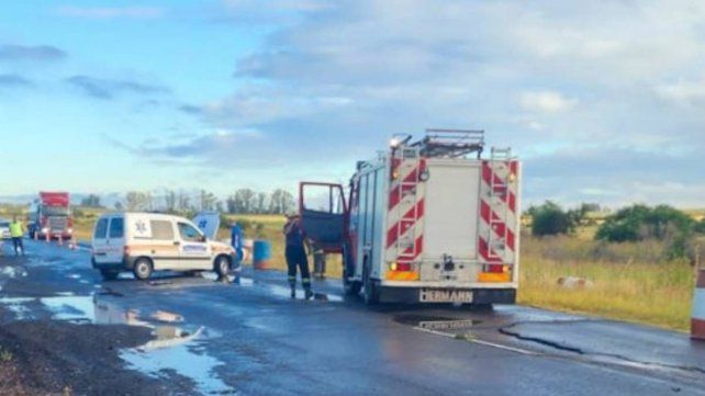 Ruta 20: dos heridos en un choque entre un auto y una ambulancia