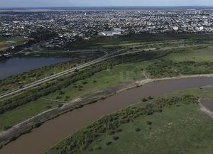 El Gobierno volvió a llevar tranquilidad por la crecida del Salado: monitoreo en 35 estaciones y situación controlada