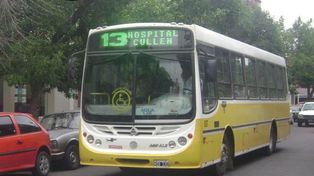 Una mamá dio a luz a su bebé en un colectivo urbano de pasajeros