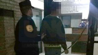 Detuvieron a un menor acusado de apuñalar a dos hombres en la Villa 351