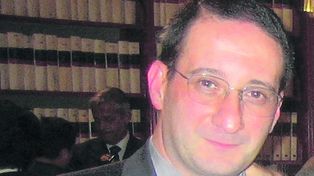 Cayó un monseñor del Vaticano que se escapó de una fiesta gay con drogas