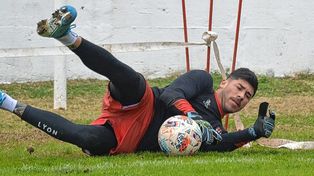 El arquero se pone a punto en la pretemporada de Patronato.