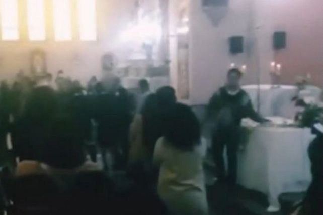 Justiniano Posse. La misa se celebró el martes 8 de septiembre. Investigan si el cura promovió no usar barbijo.