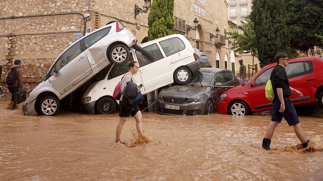 Valencia: más de 50 muertos en el marco de devastadoras inundaciones
