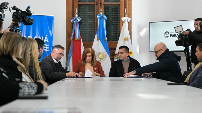 Paraná: se firmó el contrato de concesión de la Terminal de Ómnibus