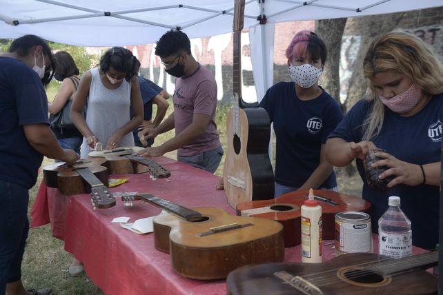 Los integrantes del taller cuentan que conforman un grupo muy unido. Todos con el deseo de aprender un oficio.