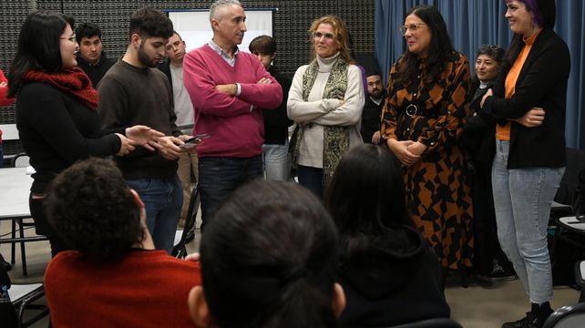 La ministra Florencia Molinaro en el Instituto 12 Gastón Gori