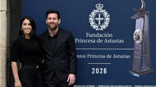Una multitud recibió a Messi en España antes de una distinción histórica