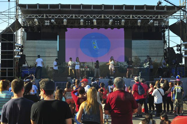 Con el sol a pleno, Paraná celebra la llegada de la Primavera