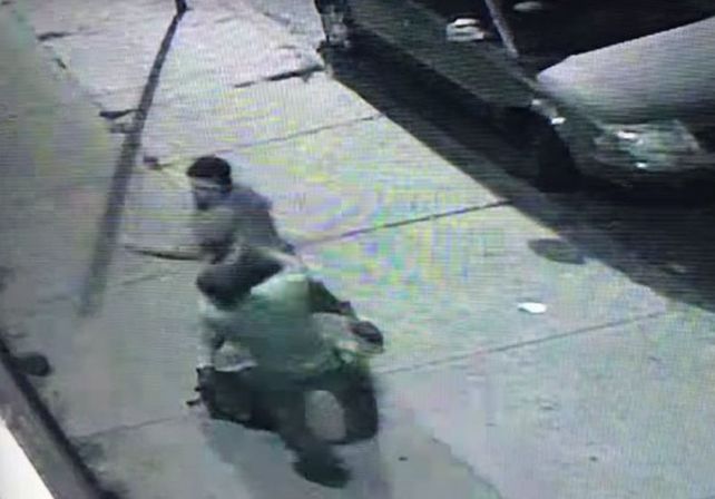 Una extraña pelea: pasaron de duros golpes a un tierno abrazo fraternal