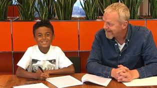 El hijo de una ex estrella mundial ya empezó a facturar
