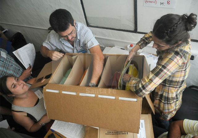 Escrutinio. La capacitación es para que se llenen las actas correctamente y no tener que abrir las urnas. UNO de Santa Fe / Manuel Testi