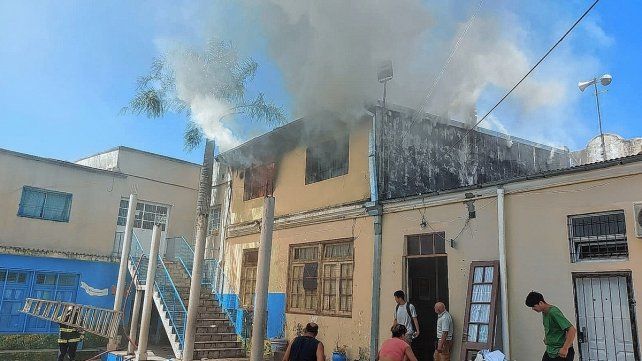 El fuego se habría iniciado en la habitación del padre Daniel Petelín.