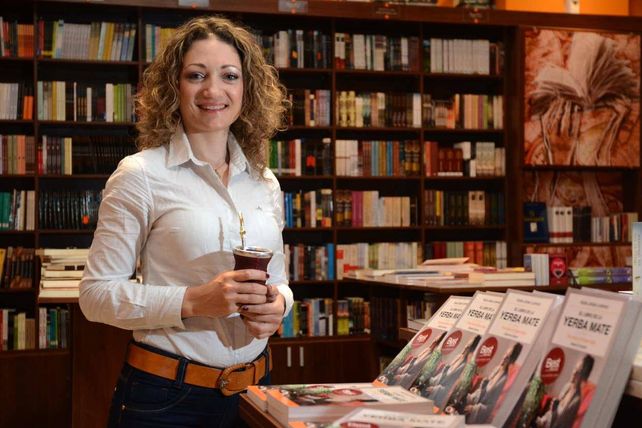Karla Johan Lorenzo es autora de un libro