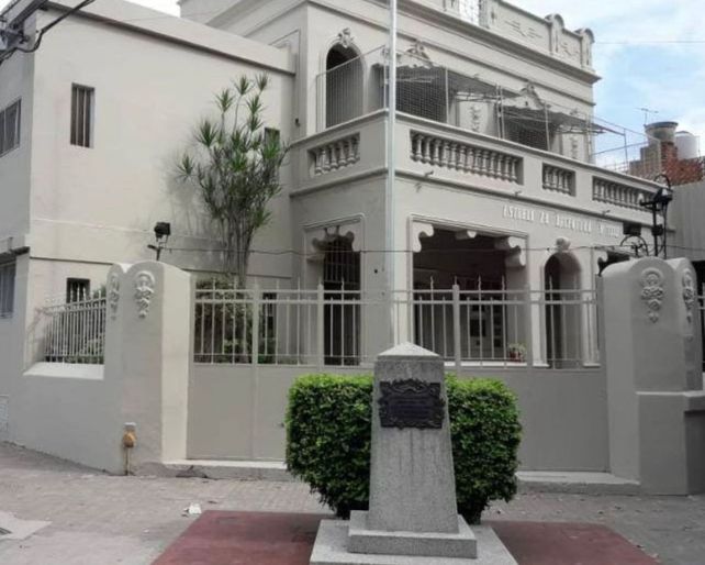 La escuela fundada en 1904 se encuentra en Sarmiento y Ameghino.