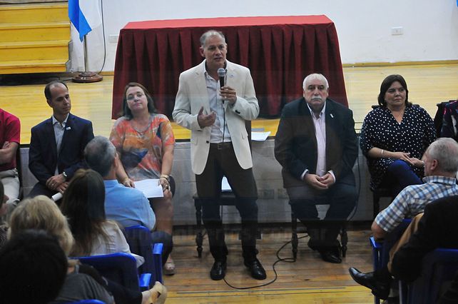 Foto UNO Archivo. El contador Sabella en el auditorio Rodolfo Walsh lanzando su candidatura para rector de la UNER. 18/4/2018.&nbsp; 