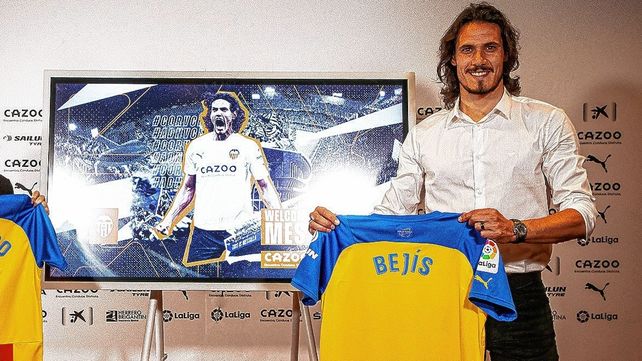 Cavani fue confirmado como refuerzo de Valencia de España