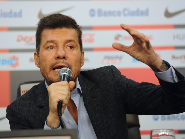 Por Twitter. Tinelli renunció además al cargo de vice 3º. Segura contestó.