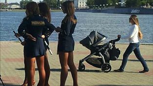 Los diminutos uniformes de las policías rusas generaron revuelo y prohibiciones