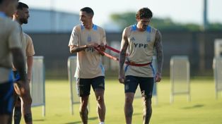 Ángel Di María y Rodrigo De Paul en uno de los trabajos físicos que realizó el seleccionado argentino.