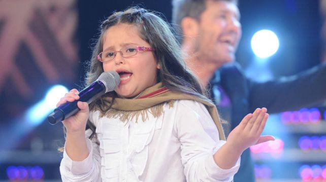 Constanza, la niña revelacón, cantó con su ídolo Jorge Rojas