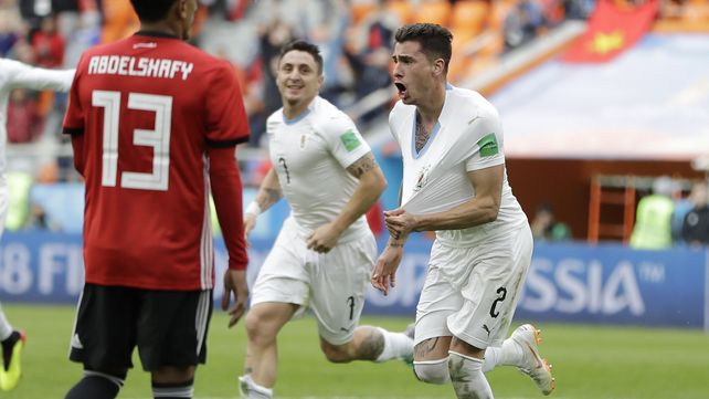 Uruguay logra una victoria agónica en el debut ante Egipto