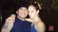 La novia cubana. Maradona junto a Mavys Álvarez, quien mantuvo una relación en la estadía del Diez en Cuba. La novia cubana. Maradona junto a Mavys Álvarez, quien mantuvo una relación en la estadía del Diez en Cuba.