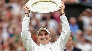 La checa Merketa Vondrousova se quedó con el Abierto de Wimbledon por primera vez en su trayectoria deportiva.