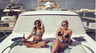 Subió una foto hot con una amiga y ratonearon a todos sus seguidores