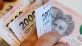 En el primer semestre, los empleados privados perdieron frente a la inflación, mientras que los públicos la superaron