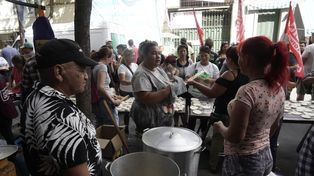 Ollazo con mates y tortas fritas de las organizaciones que componen la Utep.