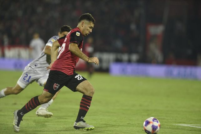 Newells lo definió sobre el cierre con un golazo de Mosquera
