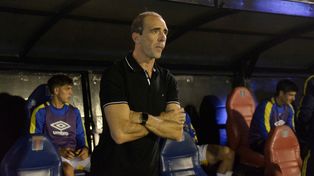 Leandro Somoza lleva cinco partidos como técnico de Central. Ganó uno, empató uno y perdió tres.