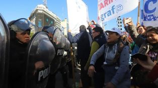 Marcha. Las organizaciones unidas terminaron la marcha en el Obelisco.