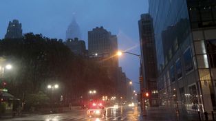 Ya sin fuerza de hurac&aacute;n, la tormenta tropical Irene paraliz&oacute; Nueva York