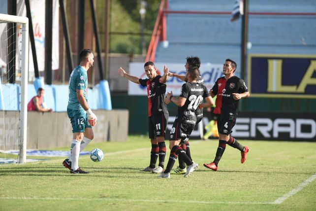 Newells arrancó el año con un punto que suma pero que demanda mejoría