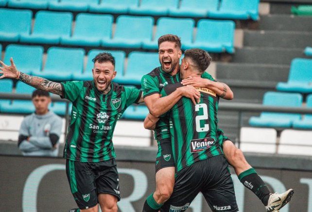 San Martín de San Juan celebra el ascenso a la primera división.