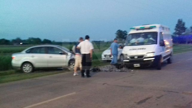 Murió el conductor de un auto que chocó violentamente contra una ambulancia