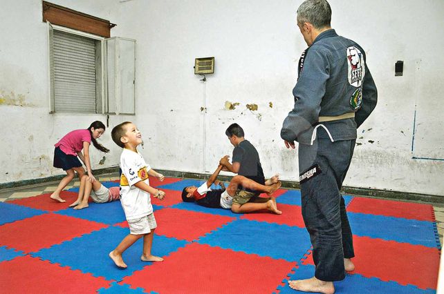 Jiu jitsu. Este arte marcial japonés también cuenta con su espacio