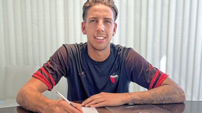 Tomás Giménez fue presentado con nuevo arquero de Colón pero se lesionó en el primer entrenamiento. Tomás Giménez fue presentado con nuevo arquero de Colón pero se lesionó en el primer entrenamiento.