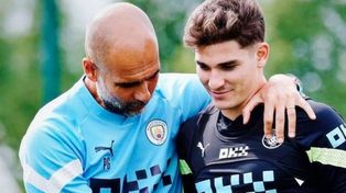 Julián seguiría siendo el gran jugador que es y gracias a su selección ahora vuelve mejorado, sostuvo Pep Guardiola.