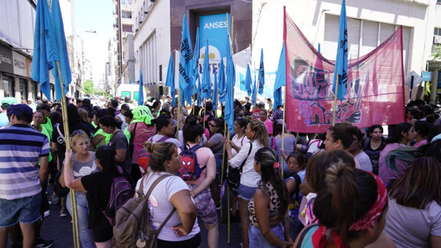 Manifestación de las organizaciones en las inmediaciones de Sarmiento y Rioja