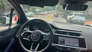 Antes de Argentina-Inglaterra: la crónica de un viaje al futuro en un taxi que se maneja solo
